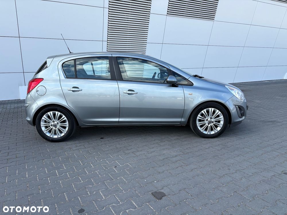 Opel Corsa 1.4 16V Cosmo - 5