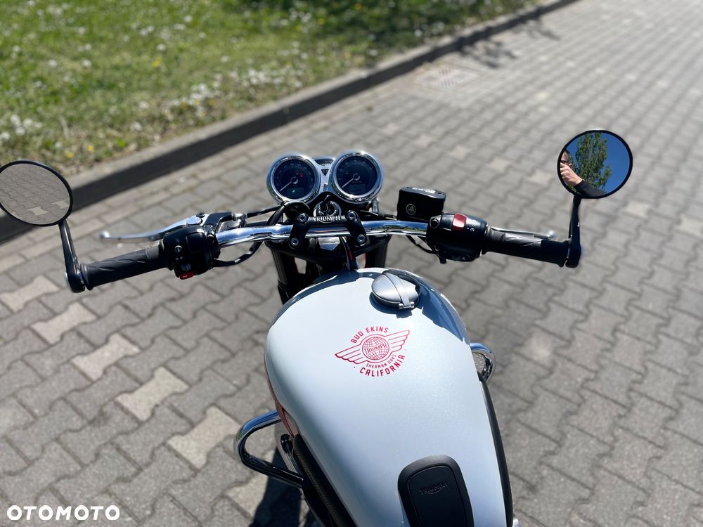 Triumph Bonneville - 4