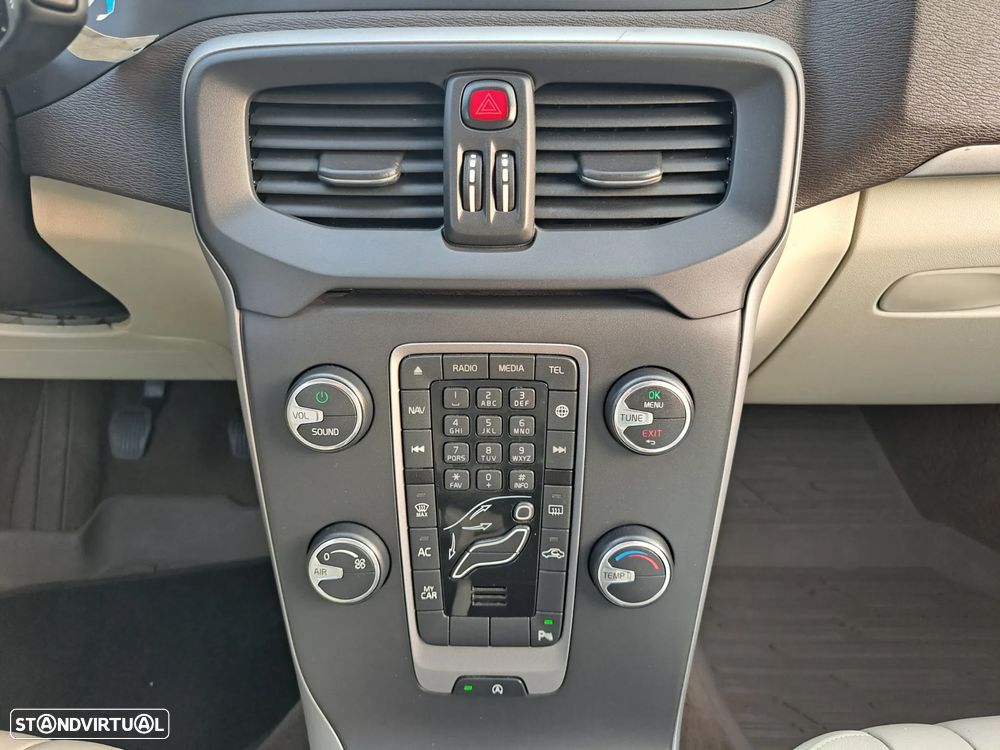 Volvo V40 D2 - 27