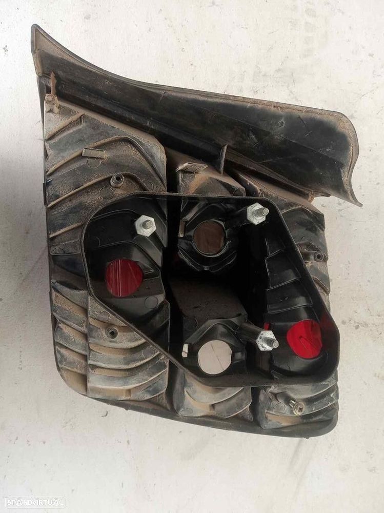 FAROLIM TRASEIRO ESQUERDO FIAT STILO -46758988 - 2