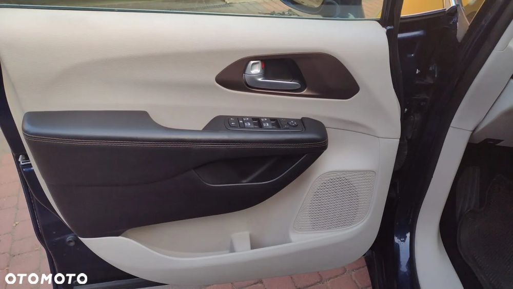 Chrysler Pacifica - 18