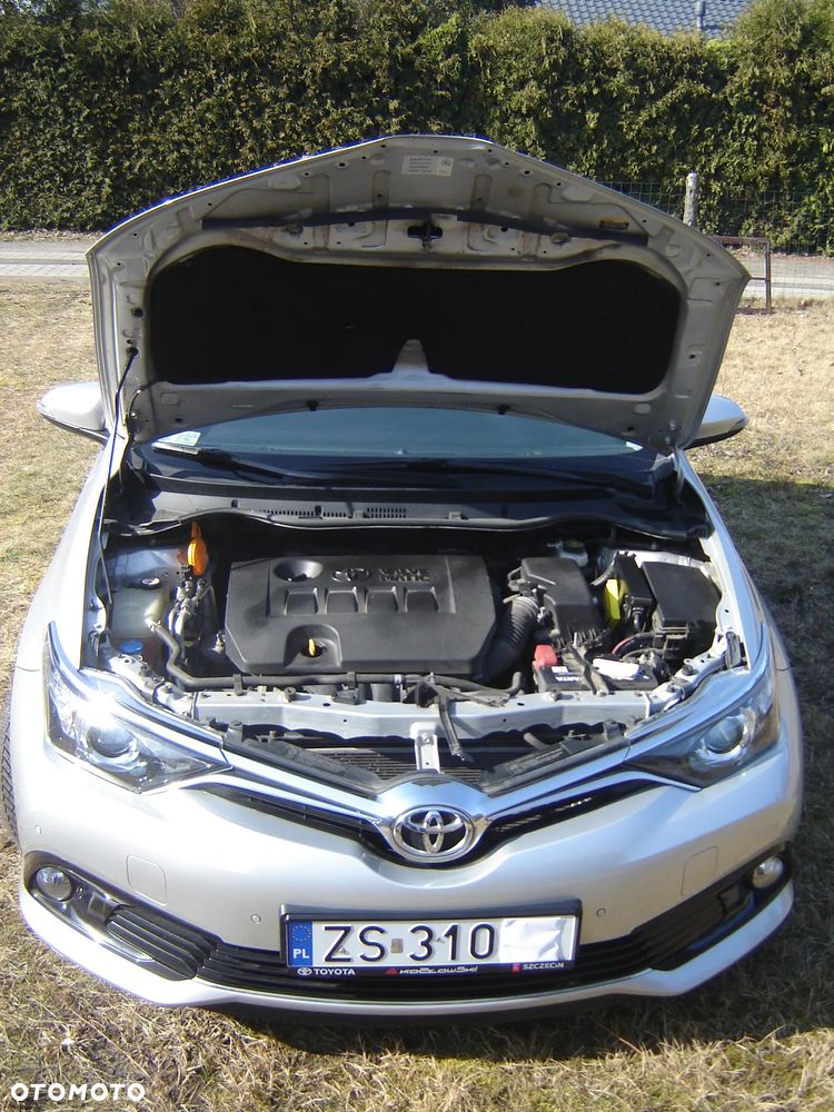 Toyota Auris 1.6 Premium - 11