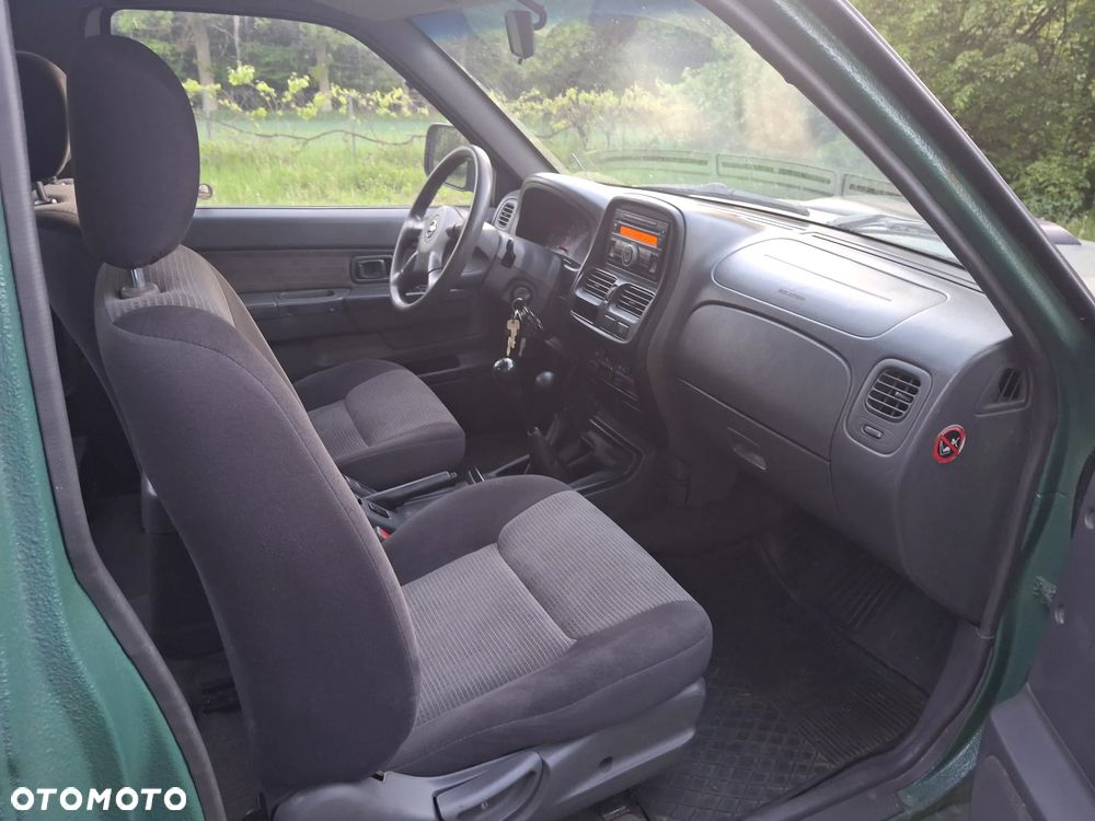 Nissan Pickup - 10