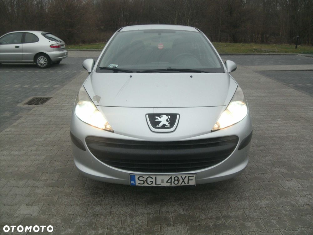 Peugeot 207 - 1