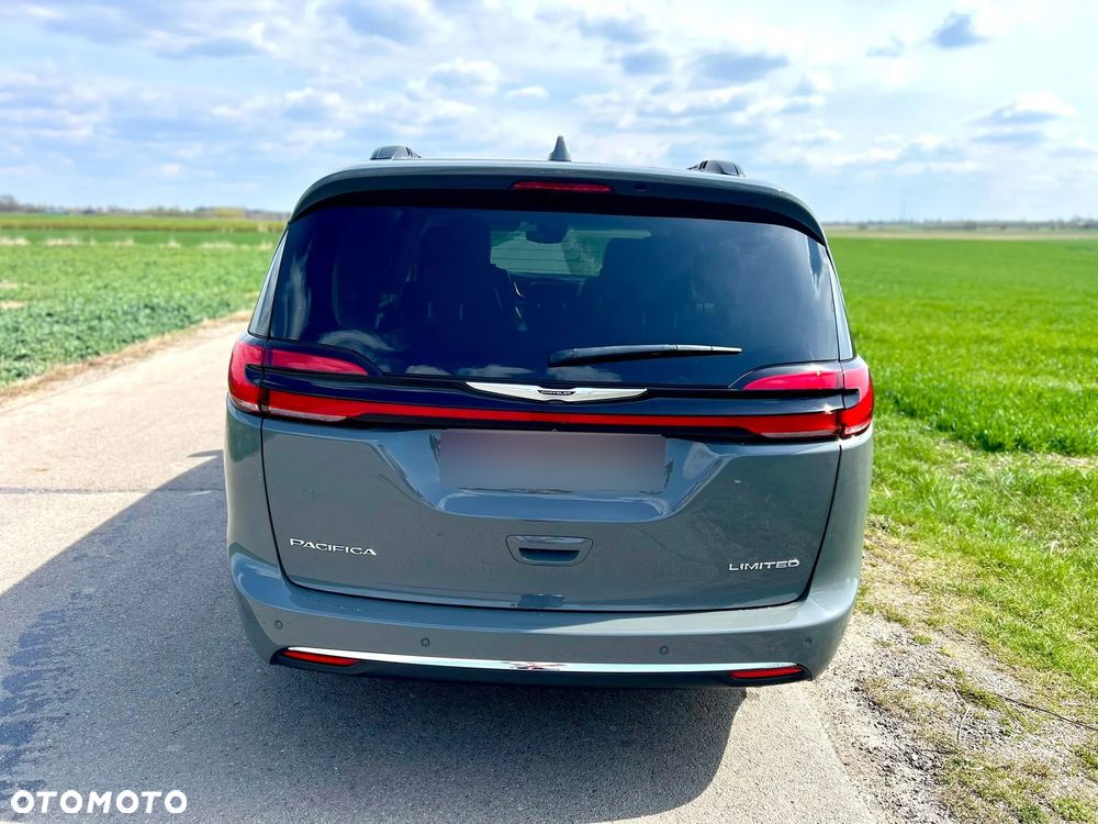 Chrysler Pacifica - 2