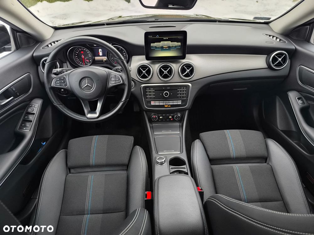 Mercedes-Benz CLA 220 4-Matic - 7