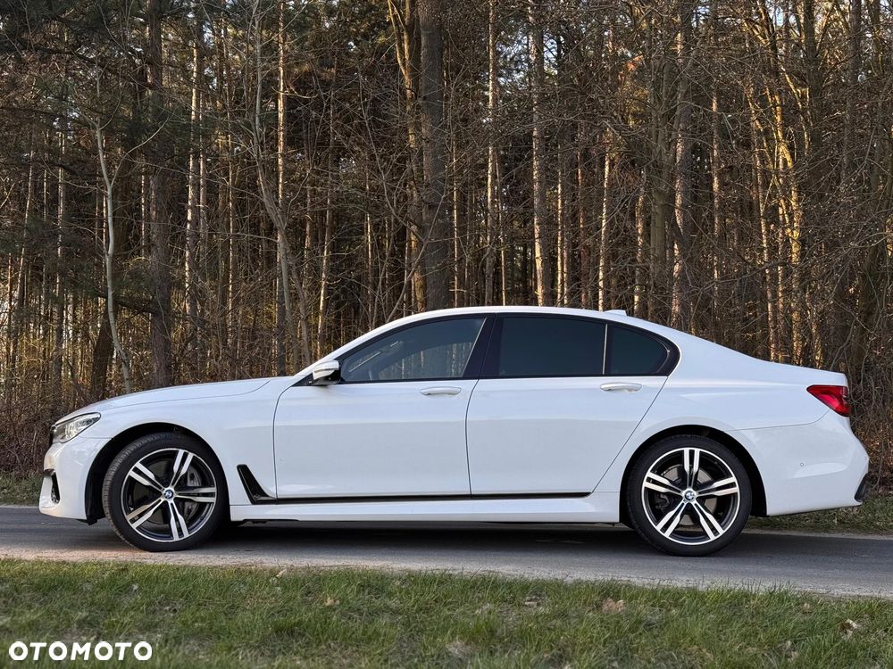 BMW Seria 7 750i xDrive - 34