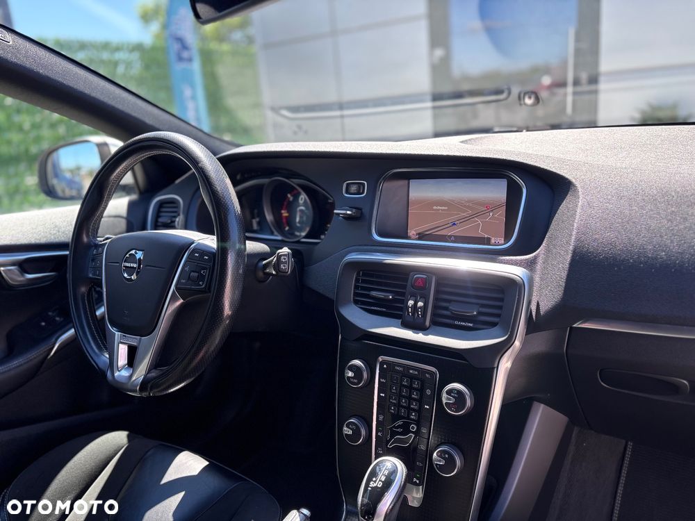 Volvo V40 D3 Geartronic RDesign - 39