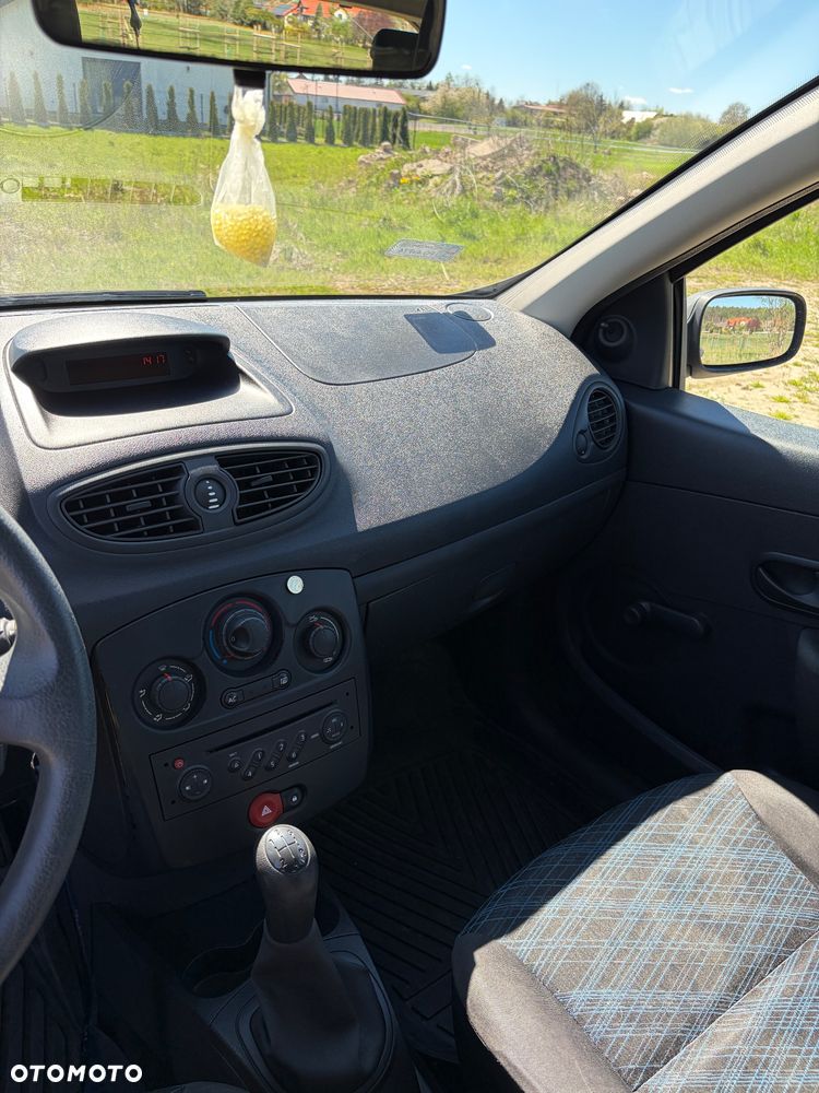 Renault Clio - 25