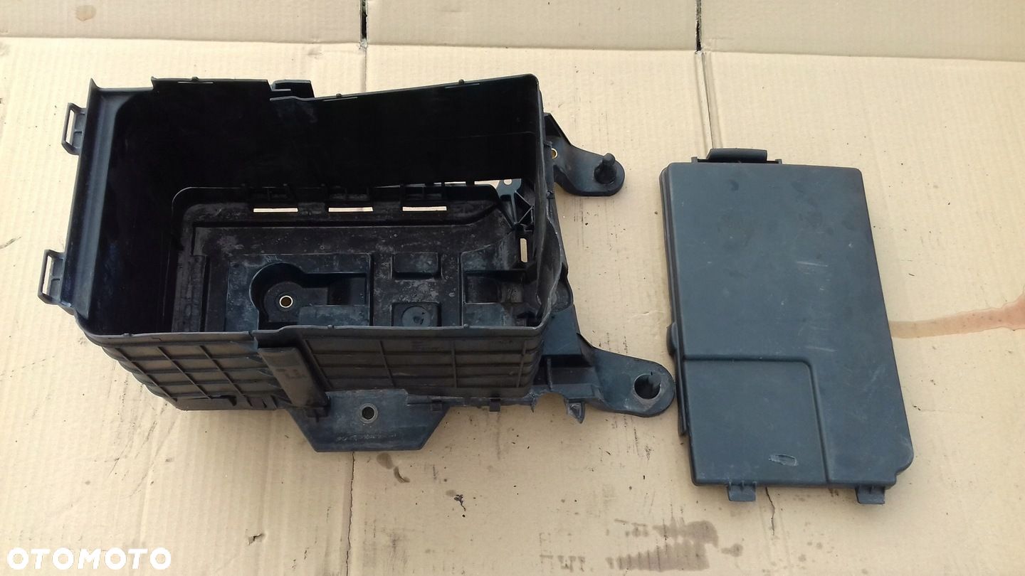 OBUDOWA AKUMULATORA AUDI A3 8P 1.9 TDi 1K0915336 - 1