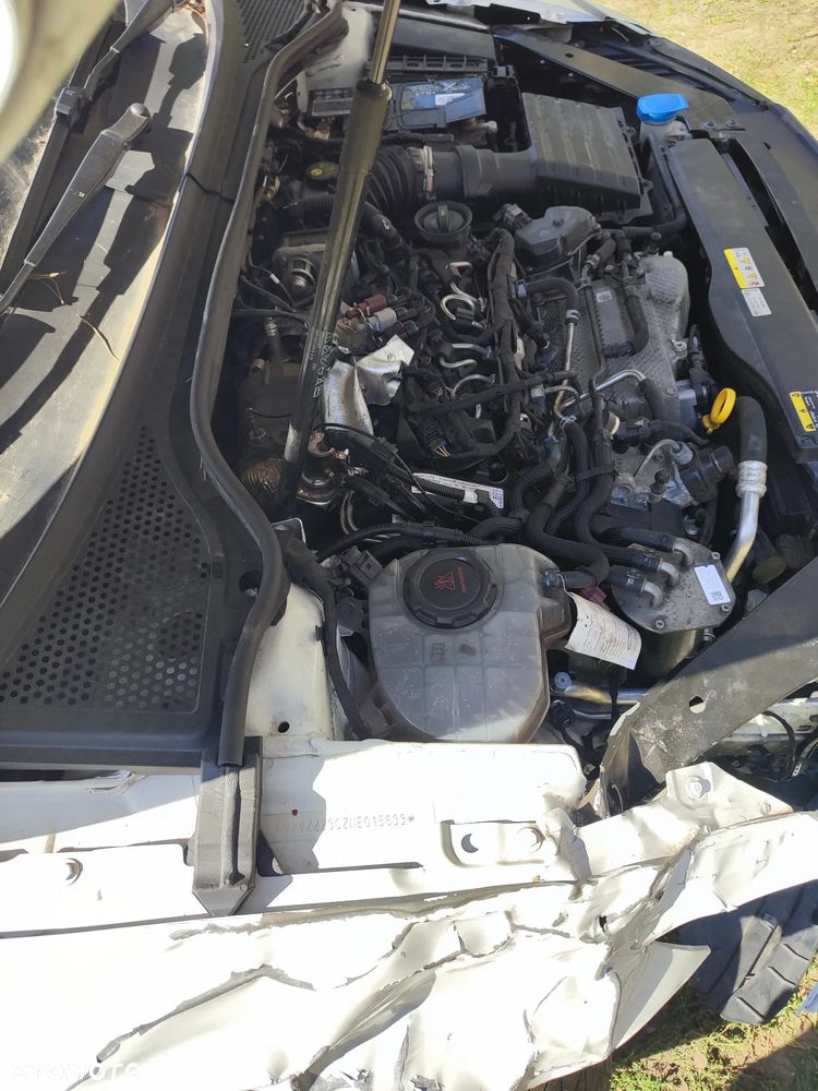 Volkswagen Passat Variant 2.0 TDI SCR DSG Elegance - 21