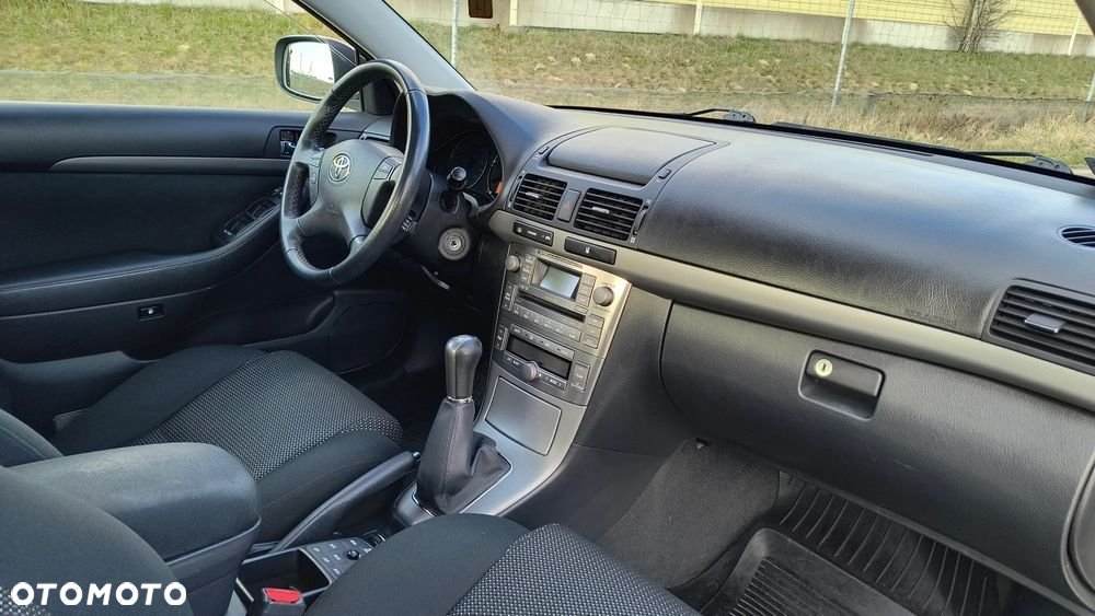 Toyota Avensis - 15