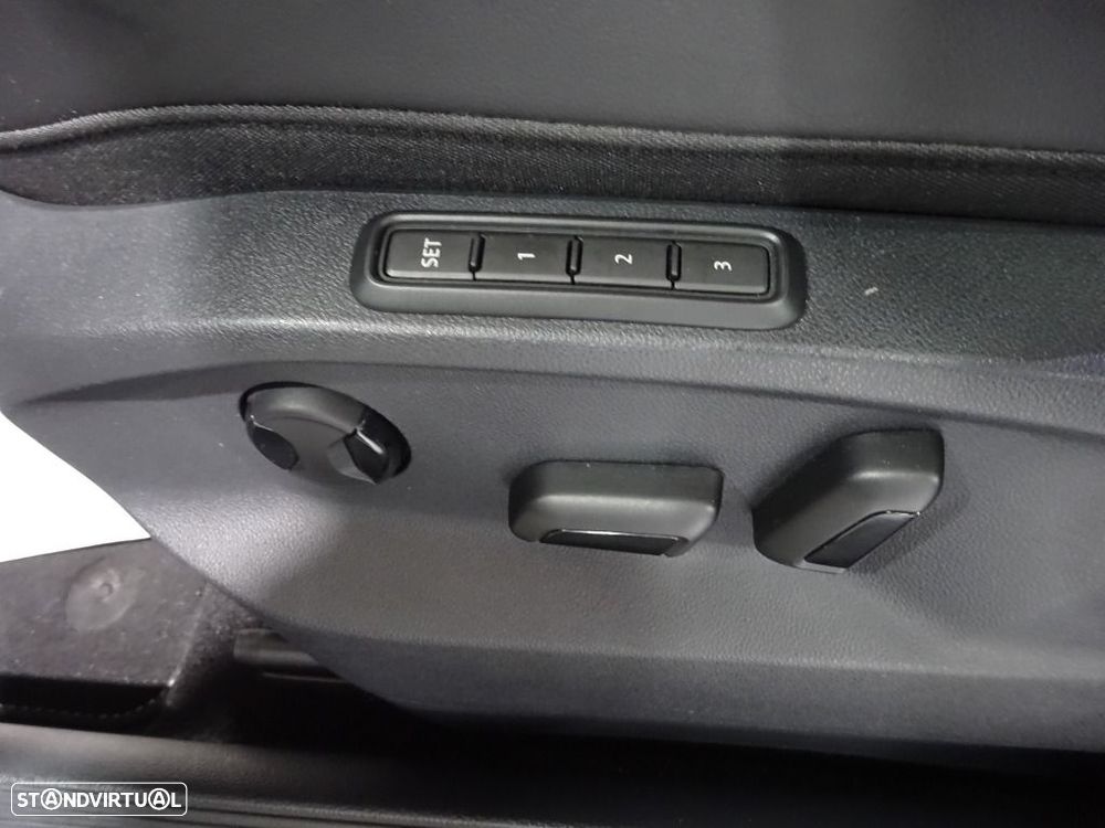 VW T-Roc 1.5 TSI R-Line DSG - 12