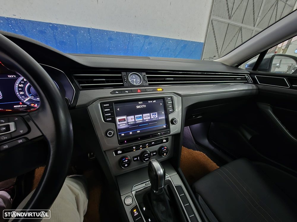 VW Passat Variant 2.0 TDI R-Line DSG 4Motion - 2