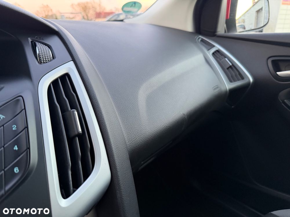 Ford Focus 1.0 EcoBoost Trend Sport - 32