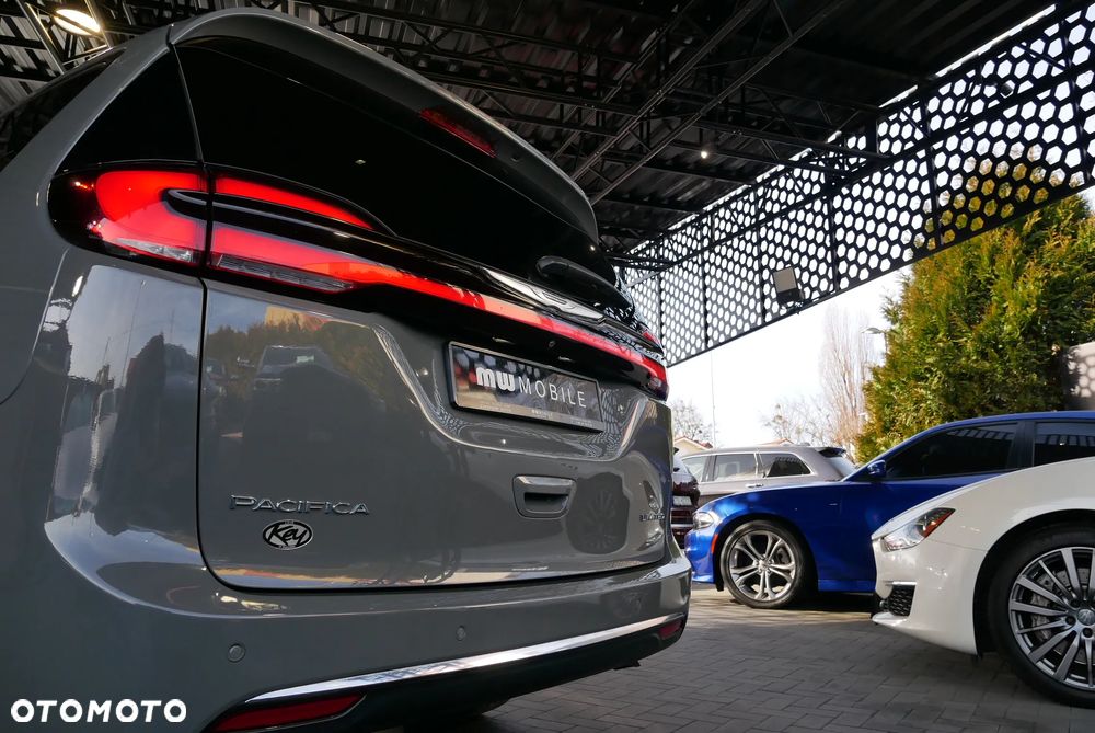 Chrysler Pacifica - 33