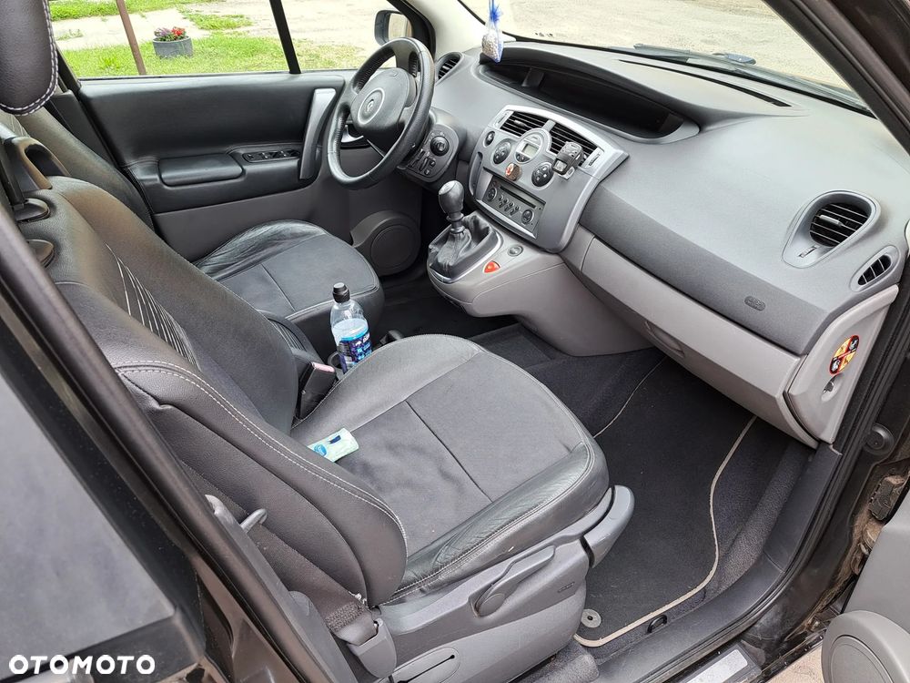 Renault Grand Scenic - 10