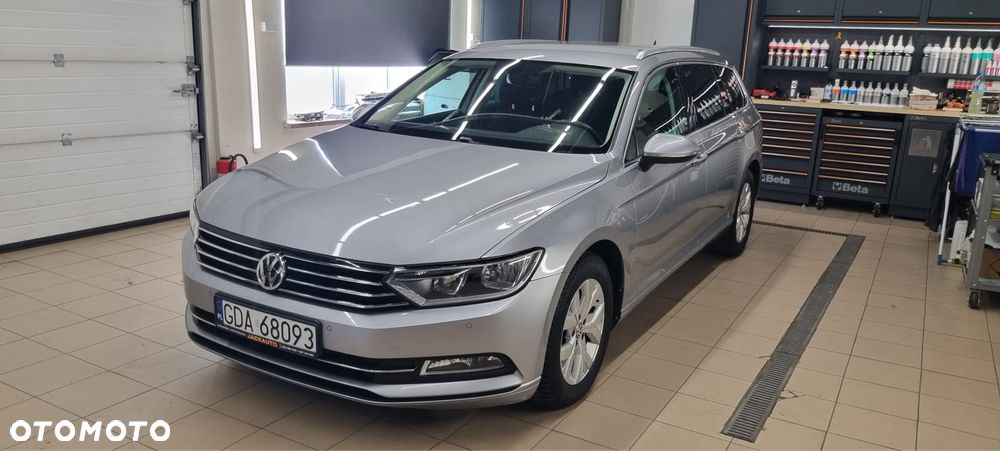 Volkswagen Passat - 1