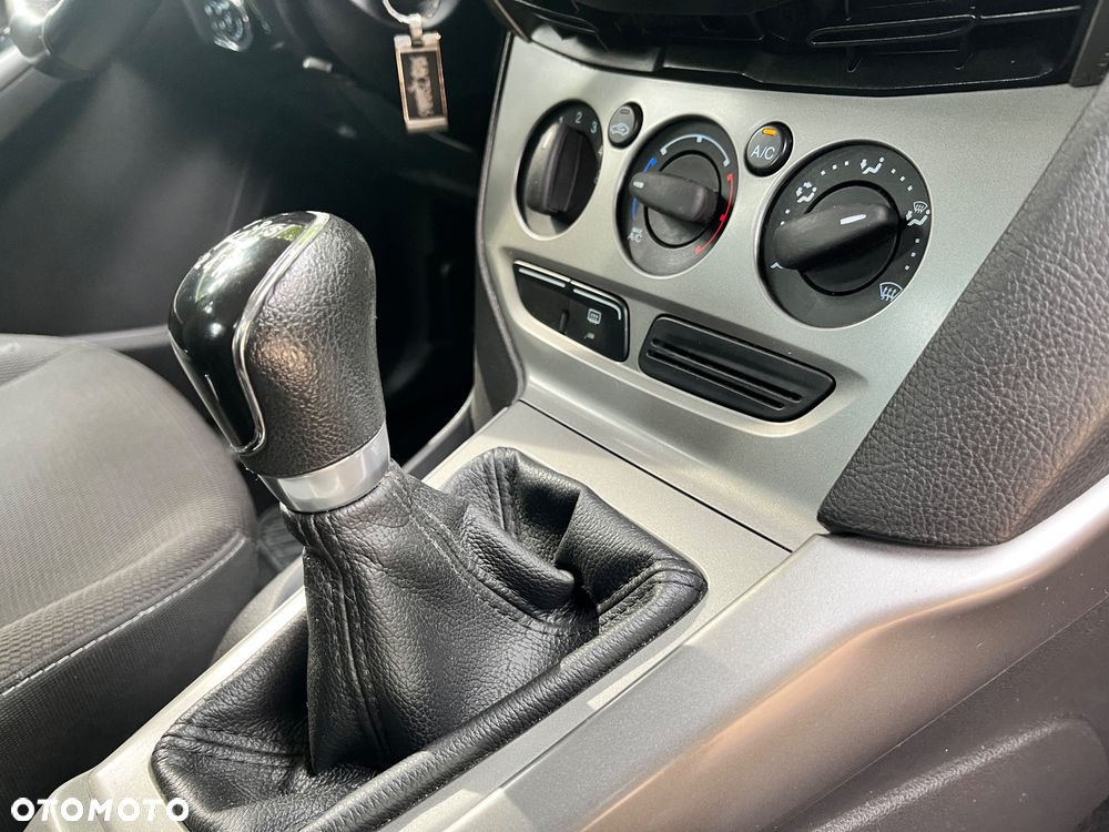 Ford Focus 1.6 Trend - 32