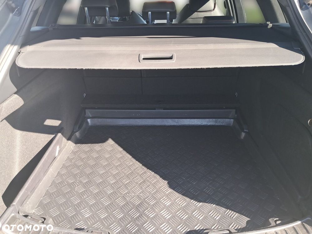 Toyota Corolla 2.0 Hybrid Executive - 16