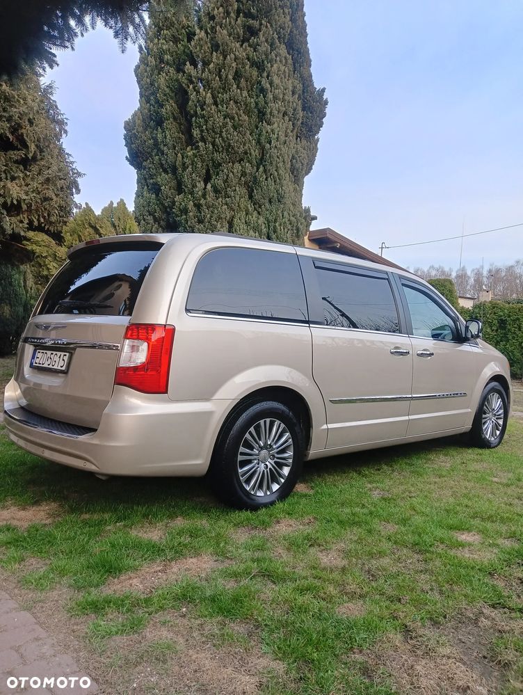Chrysler Town & Country 3.6 Limited - 6