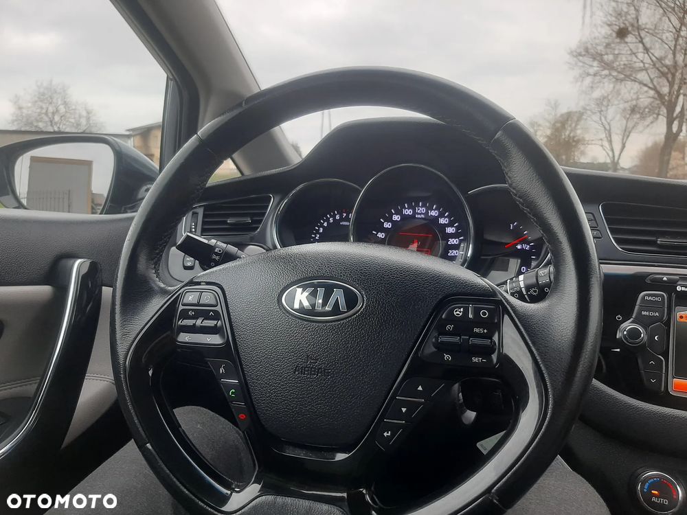 Kia Ceed 1.6 GDI ISG Platinum Edition - 23