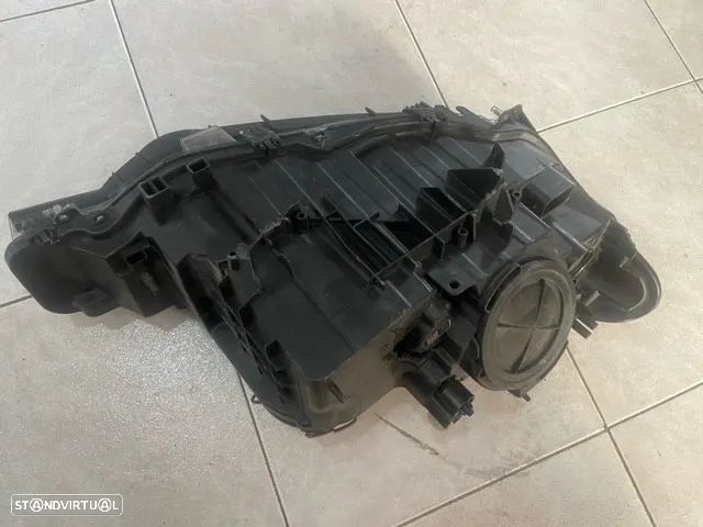 Farol esquerdo Bmw F30 (suportes partidos) - 2