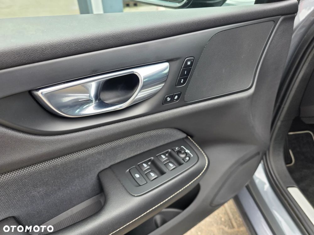 Volvo S60 B4 B R-Design - 16
