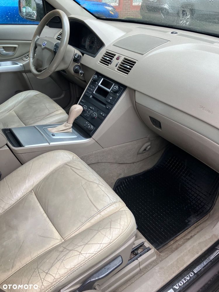 Volvo XC 90 - 9
