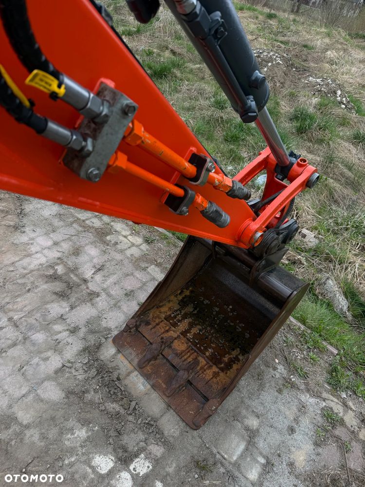 Kubota U55-4. koparka 5,5 tony. 2016 rok. 2300 mtg! KLIMATYZACJA. Długie ramie plus! 3sekcje Hydrauliczne. zamki na tłokach. Koparka Jak nówka sztuka. Zadbana zero zużycia. Z gospodarstwa Norweskiego. Zmiana łyżek Hydrauliczna. LENHOFF. Ani deka luzów wycieków. Szybka wolna jazda. Gąski perfekt stan. OKAZJA TANIO. Aktualna Dekra. Po serwisach eksploatacyjnych. Mocny silnik Kubota 4 cylindry! Zamki na tłokach. Wielka Okazja - 28