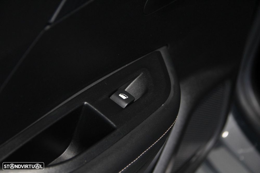 Peugeot 2008 1.2 Hybrid Allure e-DCS6 - 30