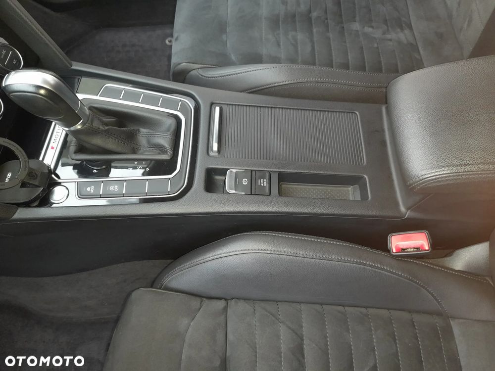 Volkswagen Passat 2.0 TDI BMT 4Mot Highline DSG - 17