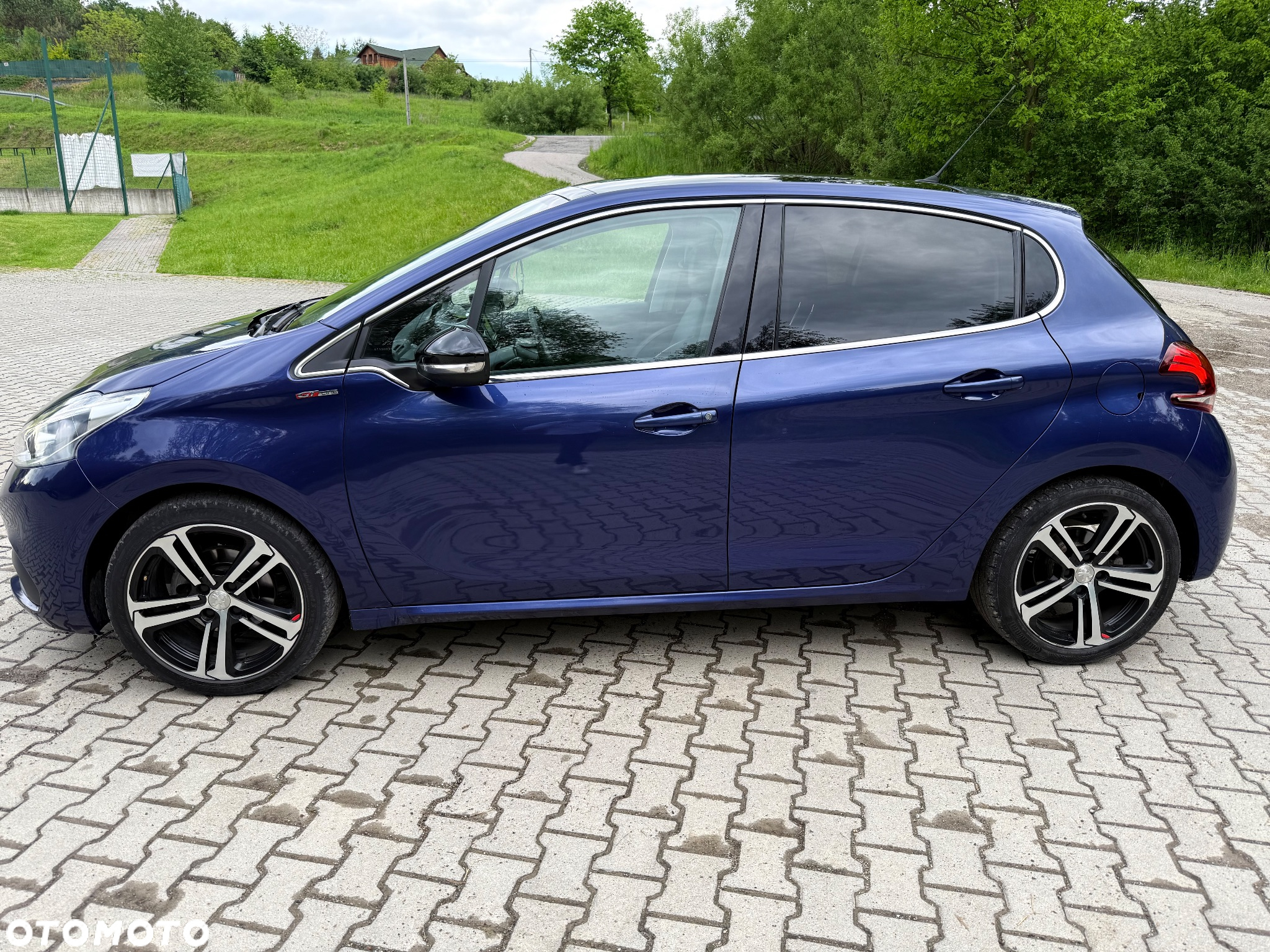 Peugeot 208 - 5