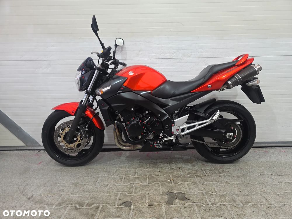 Suzuki GSR - 1