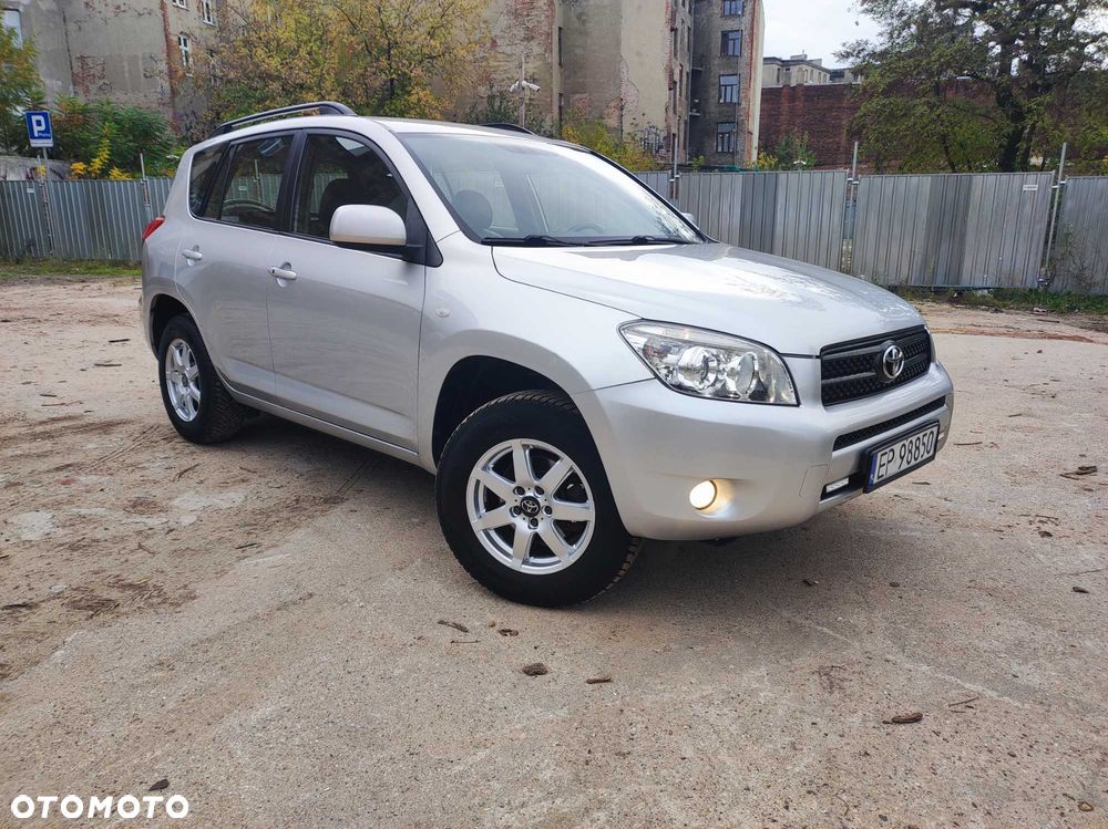 Toyota RAV4 - 1