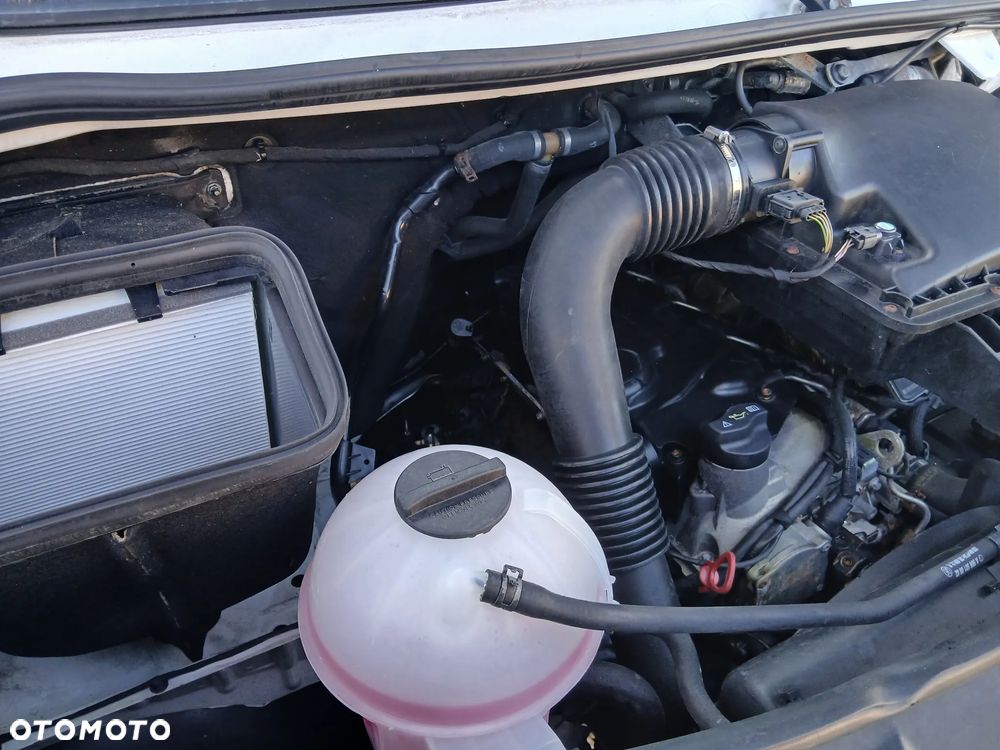 Mercedes-Benz Sprinter - 13