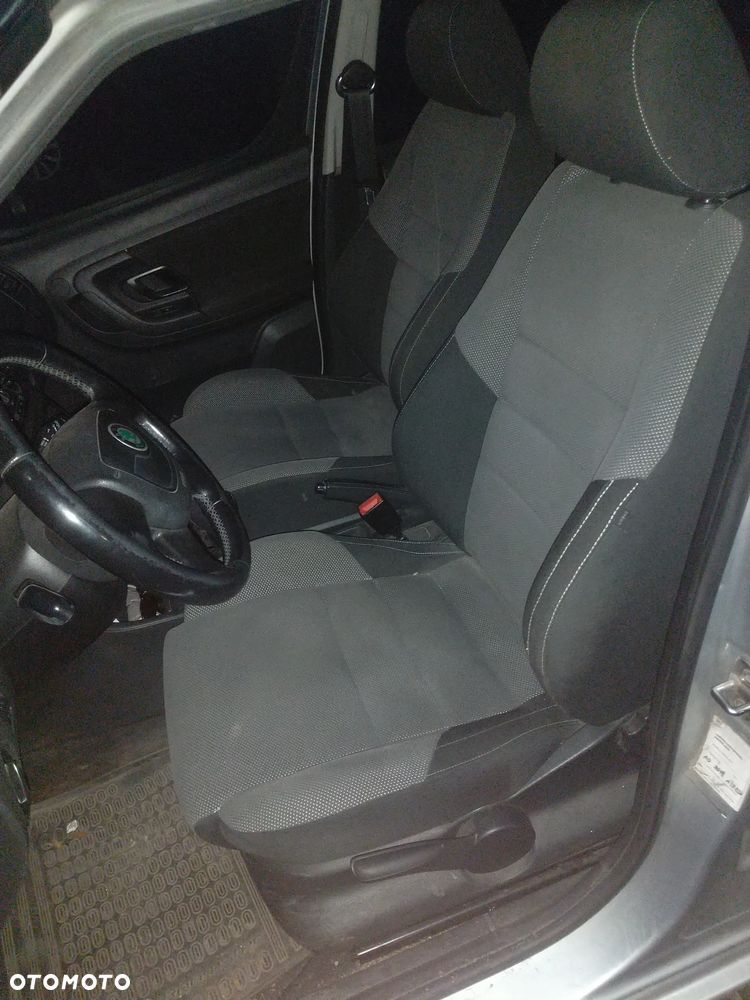Skoda Roomster 1.6 TDI DPF Noire - 5