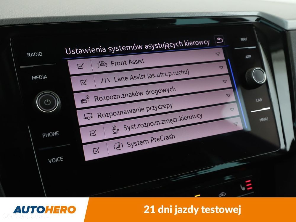 Volkswagen Passat - 25