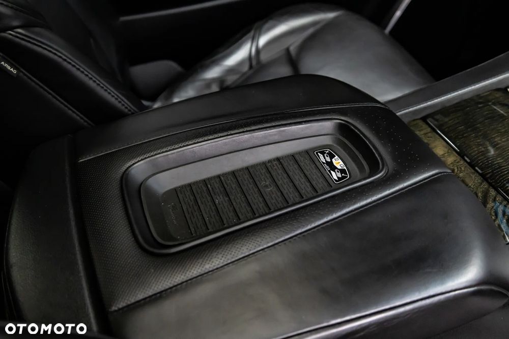 Cadillac Escalade 6.2 V8 AWD AT Platinum - 22