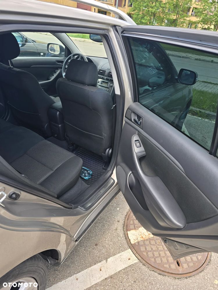 Toyota Avensis 2.0 D-4D - 8
