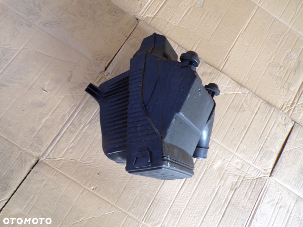 OBUDOWA FILTRA POWIETRZA NISSAN NV200 - 3