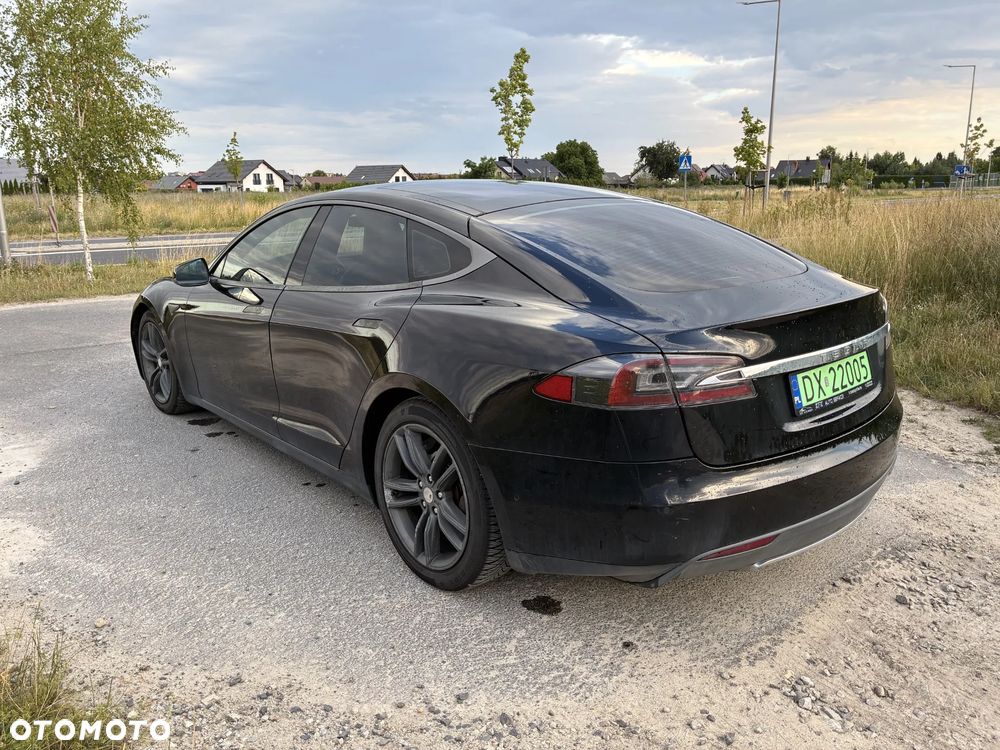 Tesla Model S 85 D - 6