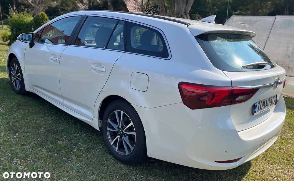 Toyota Avensis 2017 photo 4