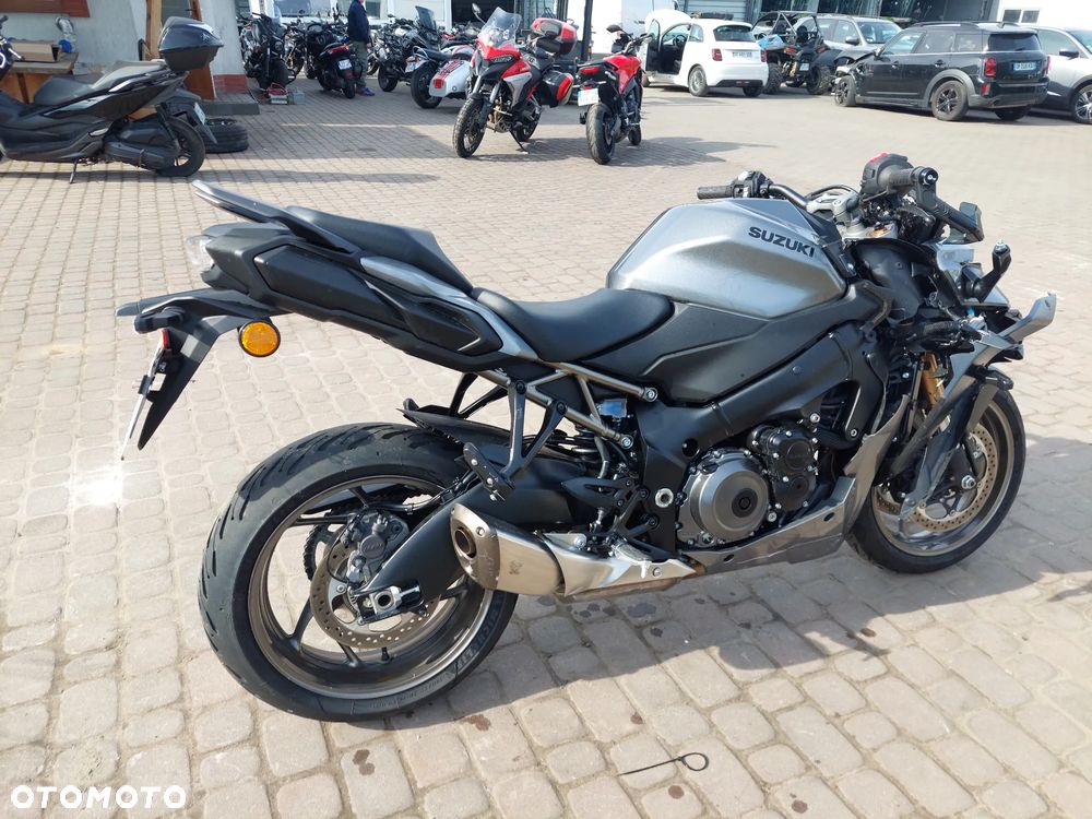 Suzuki GSX 1000 - 7