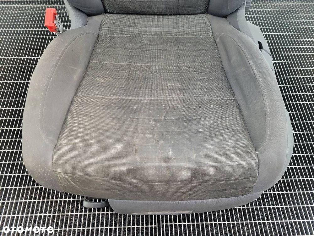 FOTEL LEWY PRZÓD KIEROWCY VW TOURAN EUROPA - 2