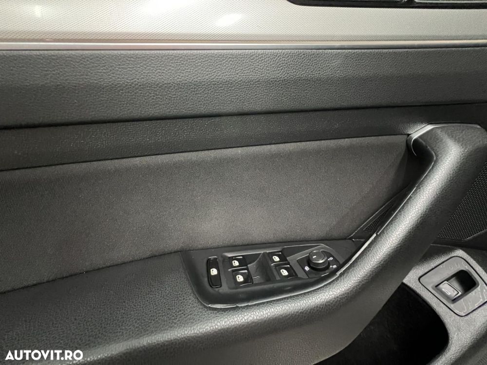 Volkswagen Passat 2.0 TDI DSG Highline - 24