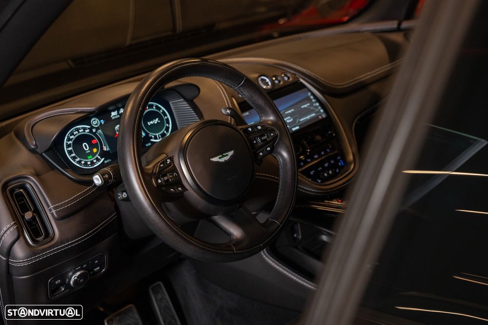Aston Martin DBX - 15