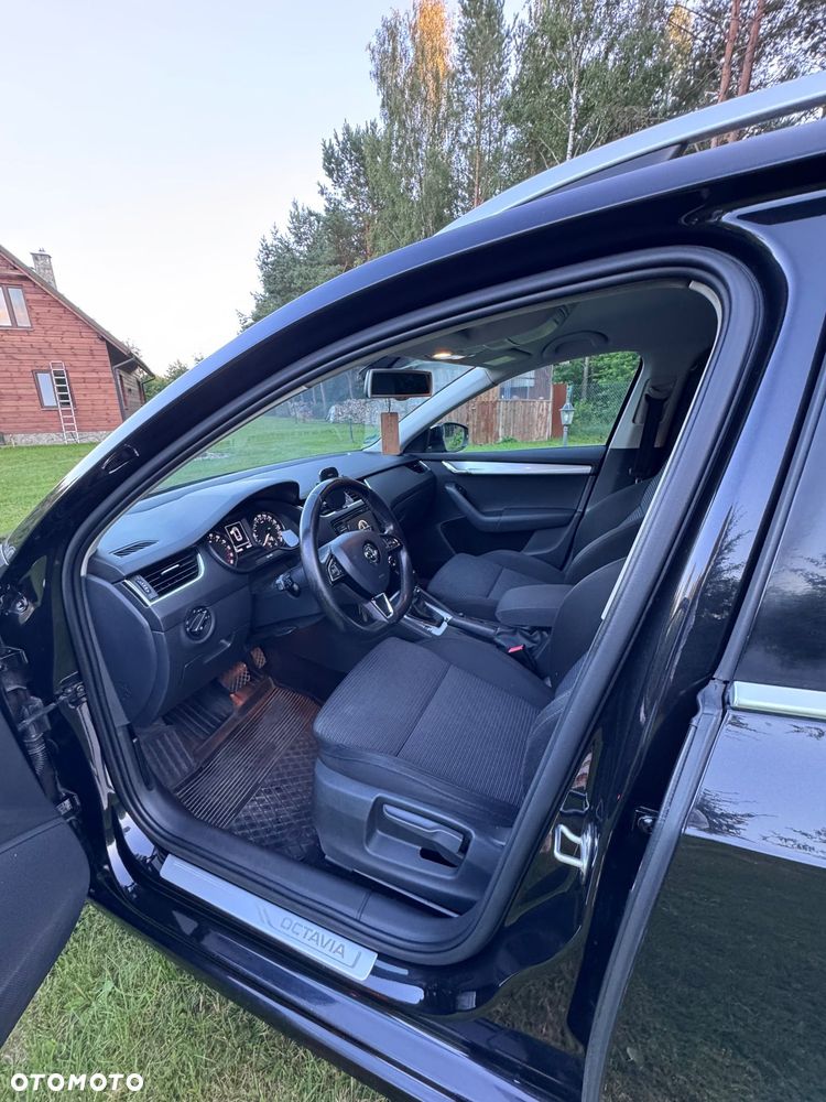 Skoda Octavia 2.0 TDI DSG RS - 10