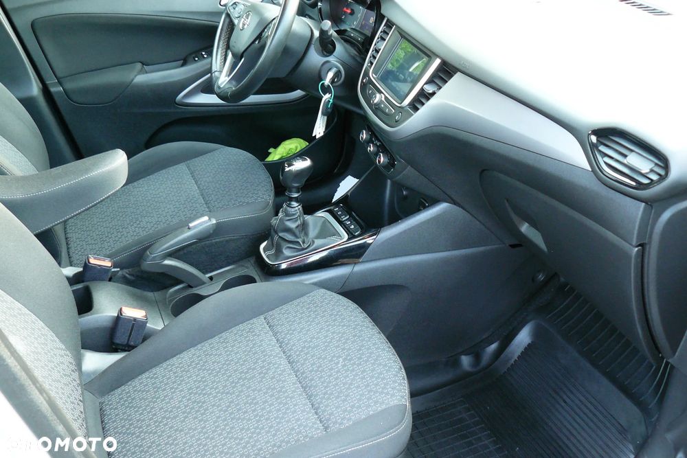 Opel Crossland X 1.2 T Design Line S&S - 37