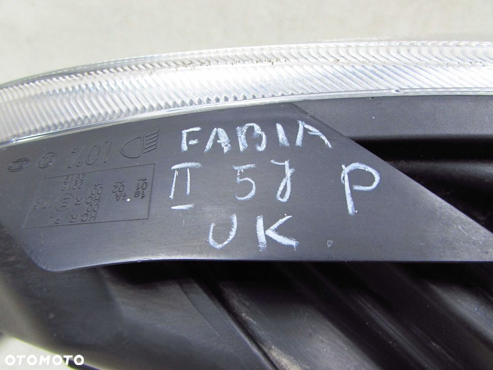 SKODA FABIA II ROOMSTER 5J 07-10 LAMPA PRZOD PRAWA REFLEKTOR UK - 7